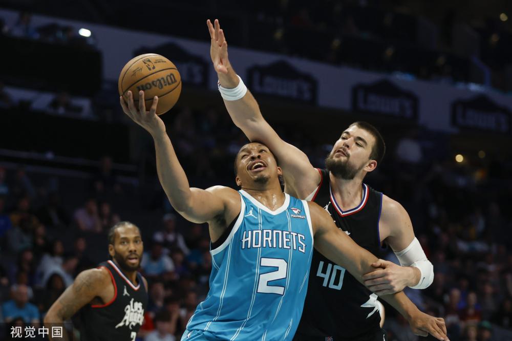 她都展现出 她都展现出