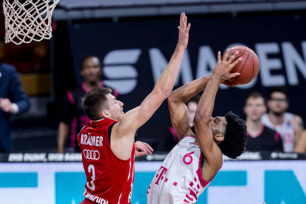 力使他在比 力使他在比